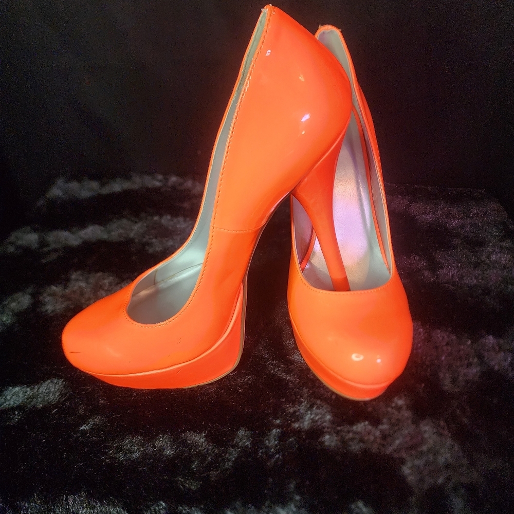 D Heart Neon Orange Size 8.5 Platform Pump * Please see description*